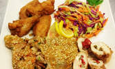 Апетитно пилешко плато с пълнено бутче, руладини, хрупкави крилца и свежа салатка