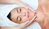 Релаксиращ масаж на лице, шия и деколте, плюс ултразвуково почистване на лице и маска