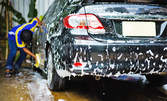 Външно и вътрешно измиване на кола, плюс почистване на табло и стъкла, или на двигател