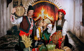Коледна фотосесия в автентичен български костюм