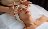 Луксозна антиейдж терапия: Комплексна грижа за лицето, съчетаваща почистване, подхранване и масаж