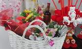 Букет с червени рози, комплект "Любов" с рози и хризантеми или кошница с бутилка вино и пиафлора с цветя