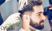 Мъжко подстригване с масажно измиване, плюс оформяне на брада с машинка и бръснач