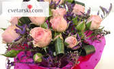 Изненадай любимата за 8.03 с прекрасна пиафлора от розови рози, без или със доставка