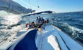 1 час на ветроходна яхта за до 10 човека, плюс капитан и избор на маршрут в Несебърския залив