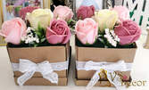 5 ароматизирани сапунени рози - в ръчно изработена кутия с дантела и надпис