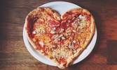Пица Фунги и мини тортичка във формата на сърце