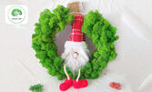 За празнично настроение: Коледен венец с еленски мъх и забавно гномче