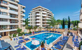 В края на сезона в Царево: Нощувка на база Ultra All Inclusive, плюс басейни с чадъри и шезлонги, джакузи и анимация за деца и възрастни