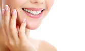 Почистване на зъбен камък и полиране, поставяне на фотополимерна пломба или силанизация на зъб