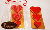 Сладка изненада за Свети Валентин - Бисквитени сърчица с ръчна декорация
