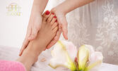 Подари топли моменти със SPA педикюр с гел лак, плюс неограничен брой декорации и комплимент масаж на стъпала с восъчна свещ