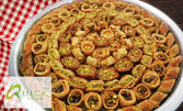 Хапни на място или вземи за вкъщи: Уникални арабски сладкиши с вкус и аромат от Изтока, плюс бонус - чаша черен или билков чай