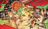 1.4кг плато със свински ребърца, кюфтенца, пилешки крилца, картофки и домашна лютеница