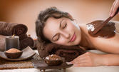 Масаж на стъпала или пилинг масаж "Шоколадова терапия" на цяло тяло и бонус - чаша чай или вода