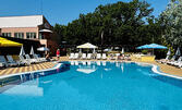 Ранни записвания за летен релакс в Китен: Нощувка на база All Inclusive, плюс басейн, чадър и шезлонги