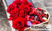 Ръчно изработена дървена кутия сърце - с рози и френски макарони или бонбони Lind, Raffaello и Ferrero Rocher