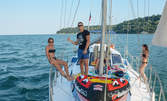 Морски забавления около Варна: Двучасов наем на яхта за до шестима