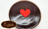 Шоколадова пита - с декорация от захарно сърце