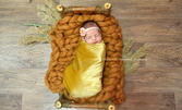 Студийна фотосесия за новородено бебе - с 10 или 20 обработени и отпечатани кадъра