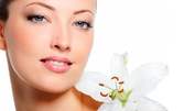 Почистване на лице с ултразвук, плюс пилинг, масаж и кислородна маска - без или със ампула с хайвер или стволови клетки