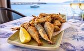 Морски изкушения с аромат на лято: Порция пържена цаца, барбун или сафрид