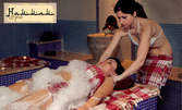 Дълбок тъканен масаж с пяна в турска баня, плюс масаж на глава