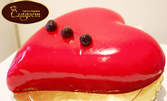 Сладък подарък в цвета на любовта: Торта "Червено сърце" в красива кутия
