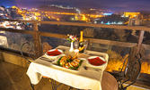 За Свети Валентин във Велико Търново: Нощувка със закуска, плюс романтична вечеря с музика на живо и релакс зона