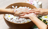 Красота и релакс: SPA маникюр с гел лак, плюс нежен пилинг и масаж на ръцете