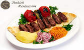 Турско меню за един или за четирима - основно ястие на скара, сезонна салата, хляб и чай
