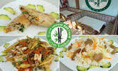 Хапни на място или вземи за вкъщи! Виетнамско меню по избор - основно ястие и салата