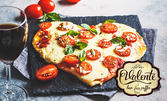 За 14 Февруари: Пица "Капричоза" във формата на сърце, плюс чаша вино - бяло, розе или червено