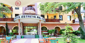 Estreya Palace & Residence****