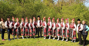 8 посещения на народни танци за разучаване на най-популярните български хора