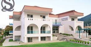 Stratos Deluxe Apartments