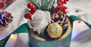 "Коледно вълшебство" в красива кутия, плюс поздравителна картичка и възможност за гривна с хаулит и малахит