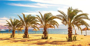 Почивка на брега на Червено море: 3 нощувки със закуски на първа линия с изглед към морето на най-красивия плаж на Акаба, плюс самолетен билет