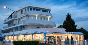 Хотел Кораб Ренеса**