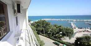 Хотел Бял дом**