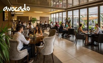 Време за нещо вкусно: Основно ястие по избор в ресторант Avocado Bar & Dinner, Пловдив