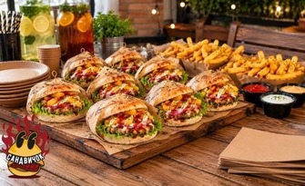 Парти с вкус! 10, 15 или 20 мини сандвича с плескавица, хрупкави картофки и сосове по избор, от Сандвичок