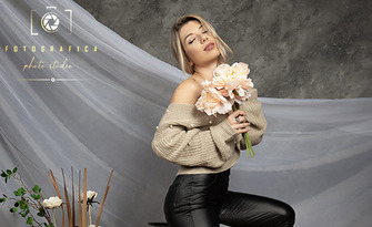 Фотосесия в студио с до 4 визии и 20 обработени кадъра, от Фото студио Fotograf