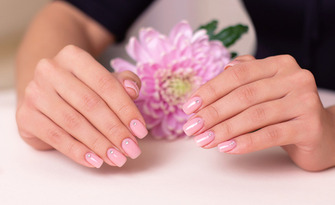 Маникюр с гел лак, плюс сваляне на старо покритие, от Beauty Studio Avangard Art Lilova Nails