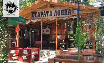 Основно ястие по избор и десерт - домашна бисквитена торта, от Ресторант Старата лодка - в центъра на курортен комплекс Камчия