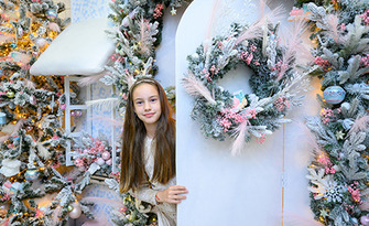 Семейна коледна фотосесия в студио с 10 или 20 обработени кадъра, от MVP Studio