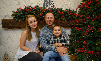 Семейна коледна фотосесия в студио с 10 или 20 обработени кадъра, от MVP Studio