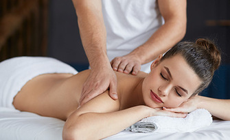 Възстановителено лечебен масаж на цяло тяло с черноморска луга, плюс масаж на лице и скалп и рефлексотерапия, от Хамам център