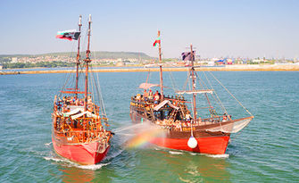 2 часа круиз с пиратски кораб и морска битка във Варненския залив - с включени пица и напитки, от Varna Party Boats