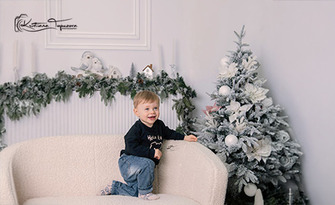 Празнично вдъхновение | Коледна студийна фотосесия - с 5, 10 или 20 обработени кадъра, от Kristiana's Photography